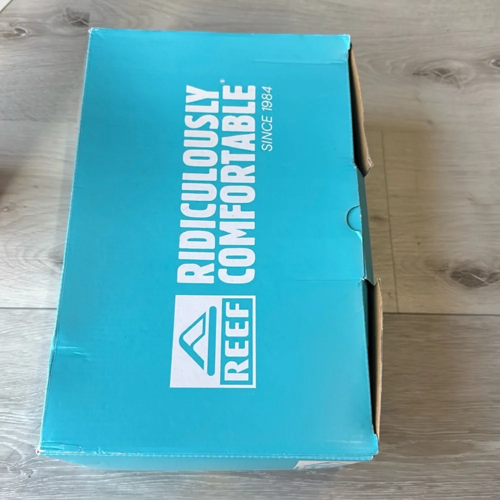 Reef’s CUSHION VISTA HI‎ Women’s Sandals Natural Braid 8 NWT in packaging